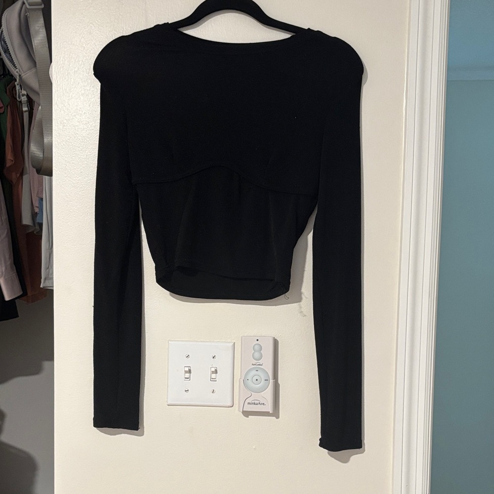 HYFVE Elegant Black Long Sleeve Top